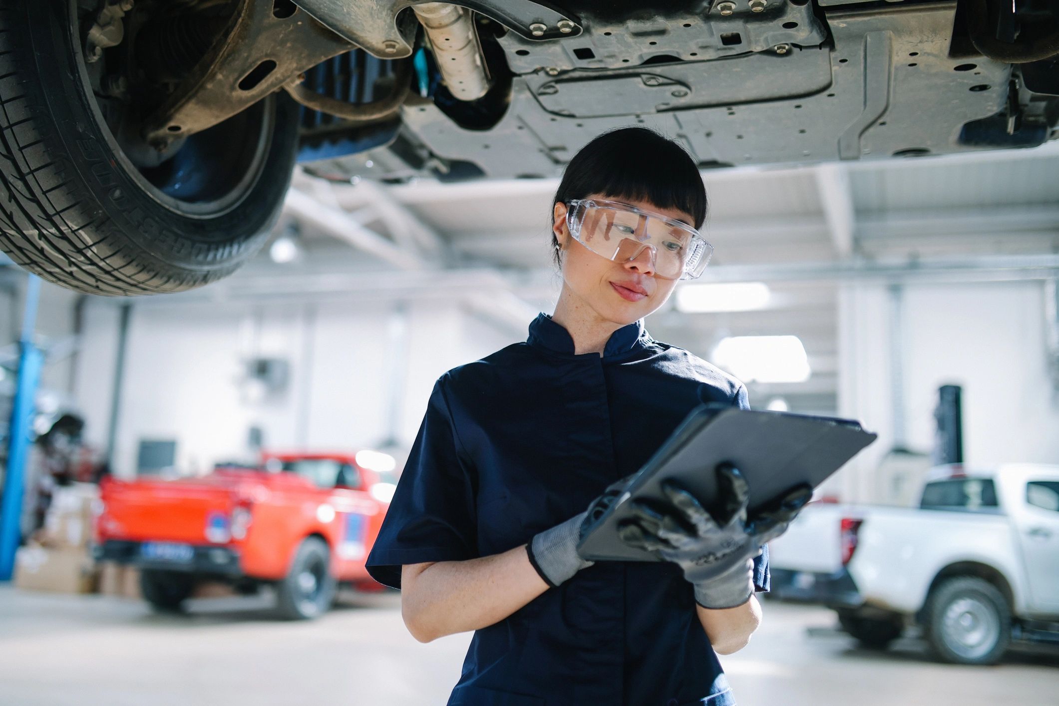 Technician using a tablet during a vehicle inspection